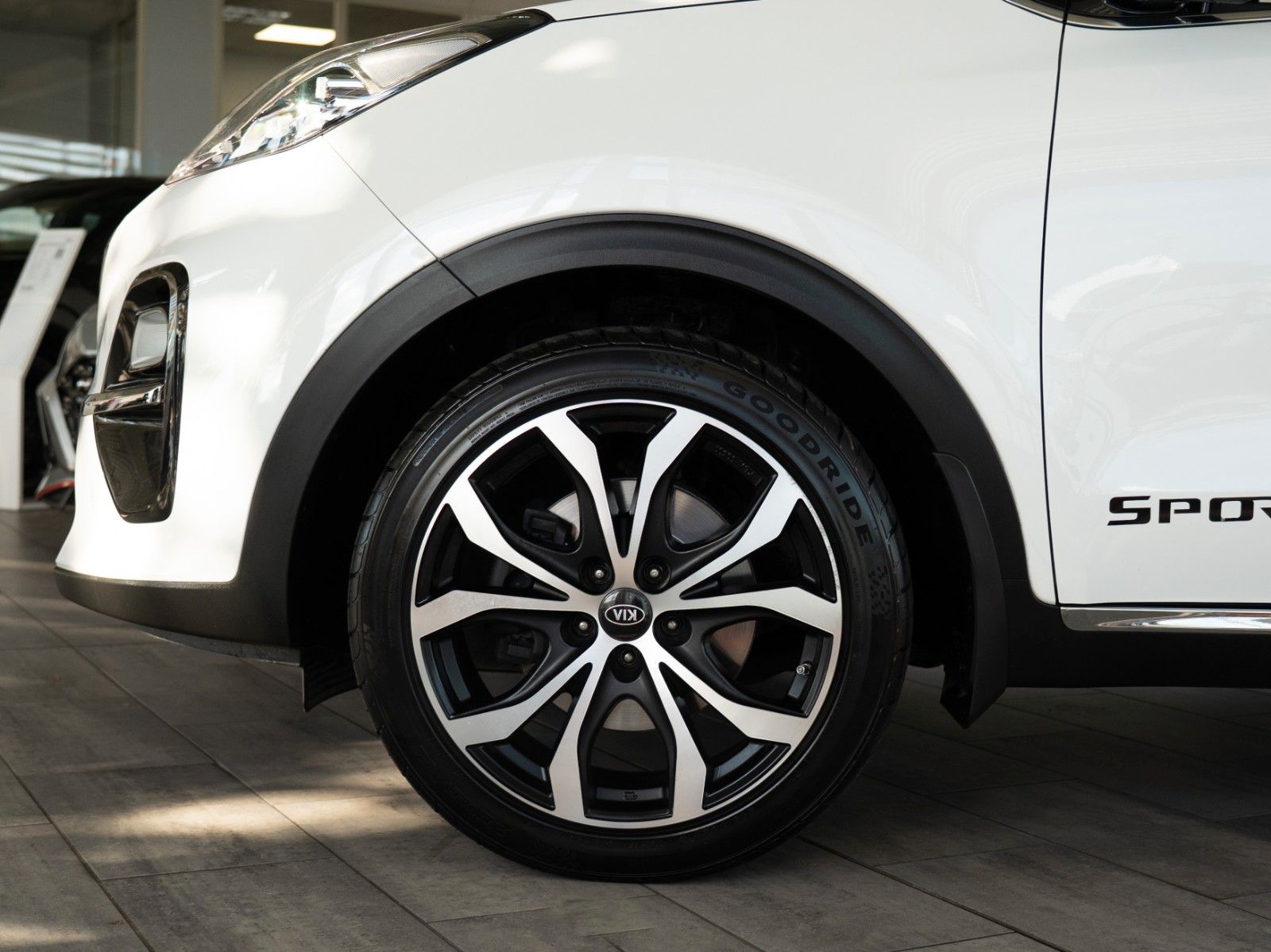 Fahrzeugabbildung Kia Sportage Platinum Edition 4WD/AHK/PANO/KAMERA