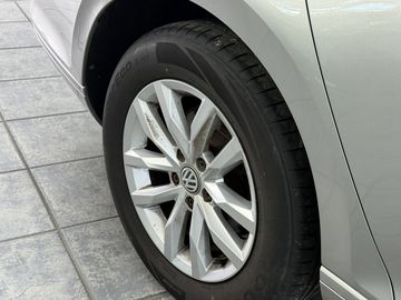 Volkswagen Passat - 8