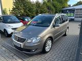 Volkswagen Touran Highline*SHZ*PDC*TEMPO*AHK*DSG - VW Touran Gebrauchtwagen in Bonn