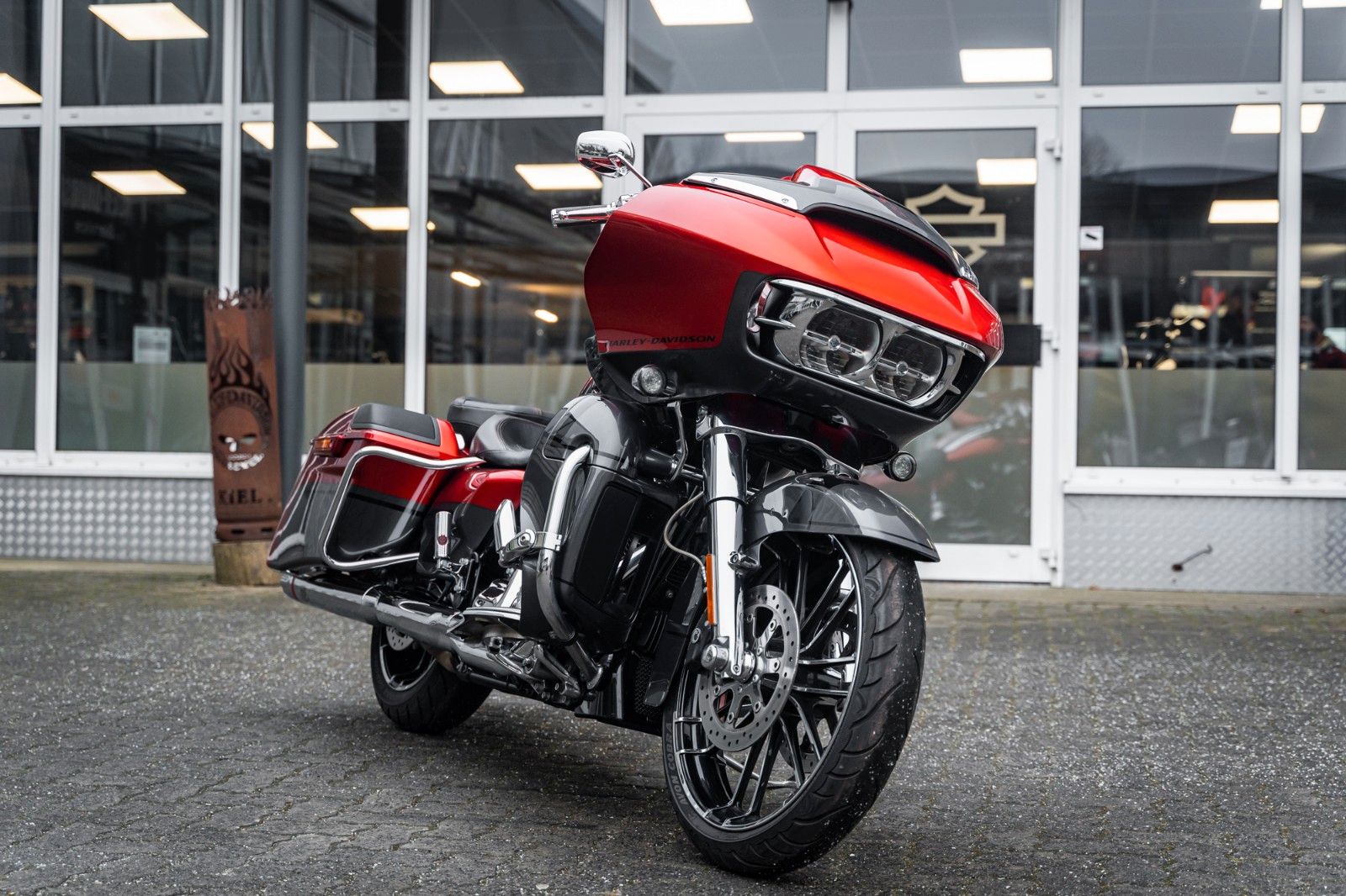 Fahrzeugabbildung Harley-Davidson FLTRXSE CVO ROAD GLIDE 117 CUI - JEKILL&HYDE -