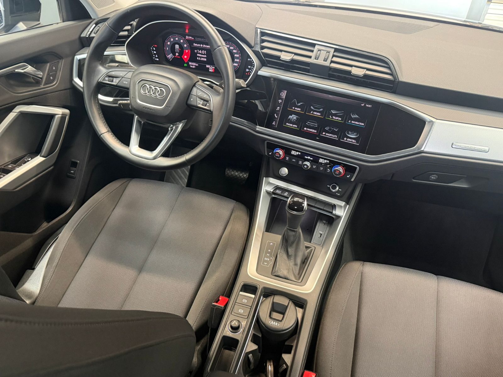 Fahrzeugabbildung Audi Q3 40 TFSI quattro advanced NAVI KLIMAAUTO PDC