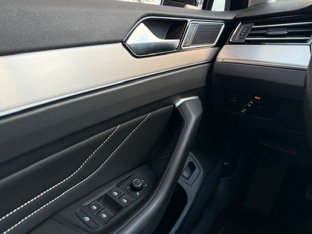 Fahrzeugabbildung Volkswagen Passat lim. Elegance 1.5l 150PS Navi/PDC/LED!