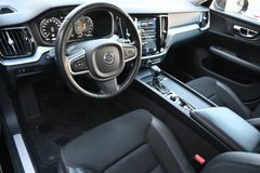 Fahrzeugabbildung Volvo V60 D4 Autom. Momentum*RFK*BLIS*ACC*