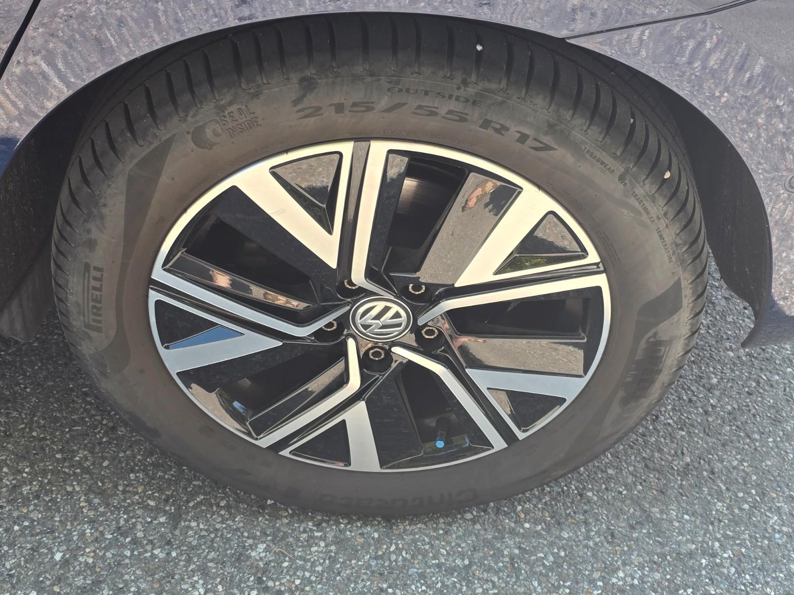 Volkswagen Touran 2.0 TDI SCR DSG Highline 7 Sitzer AHK