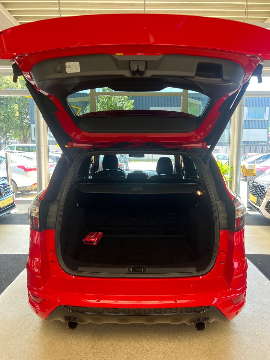 Fahrzeugabbildung Ford Kuga ST-Line * ROT/SCHWARZ *