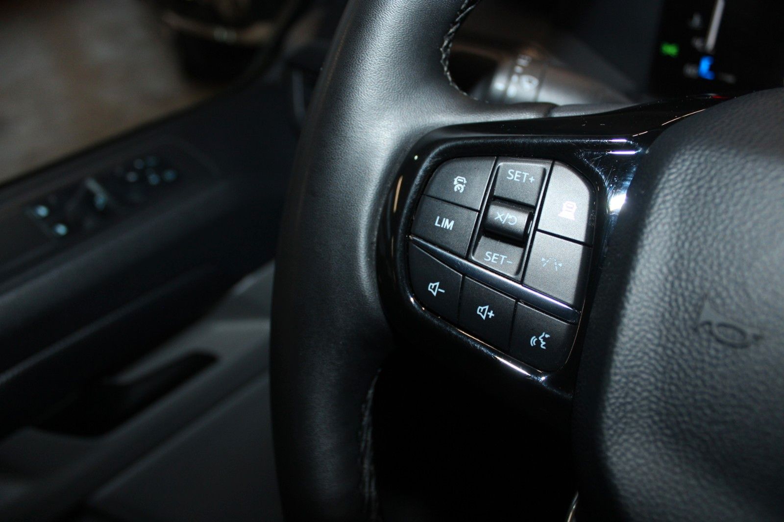 Fahrzeugabbildung Ford Transit Custom L1 TREND LED NAVI CAM ACC SHZ uvm