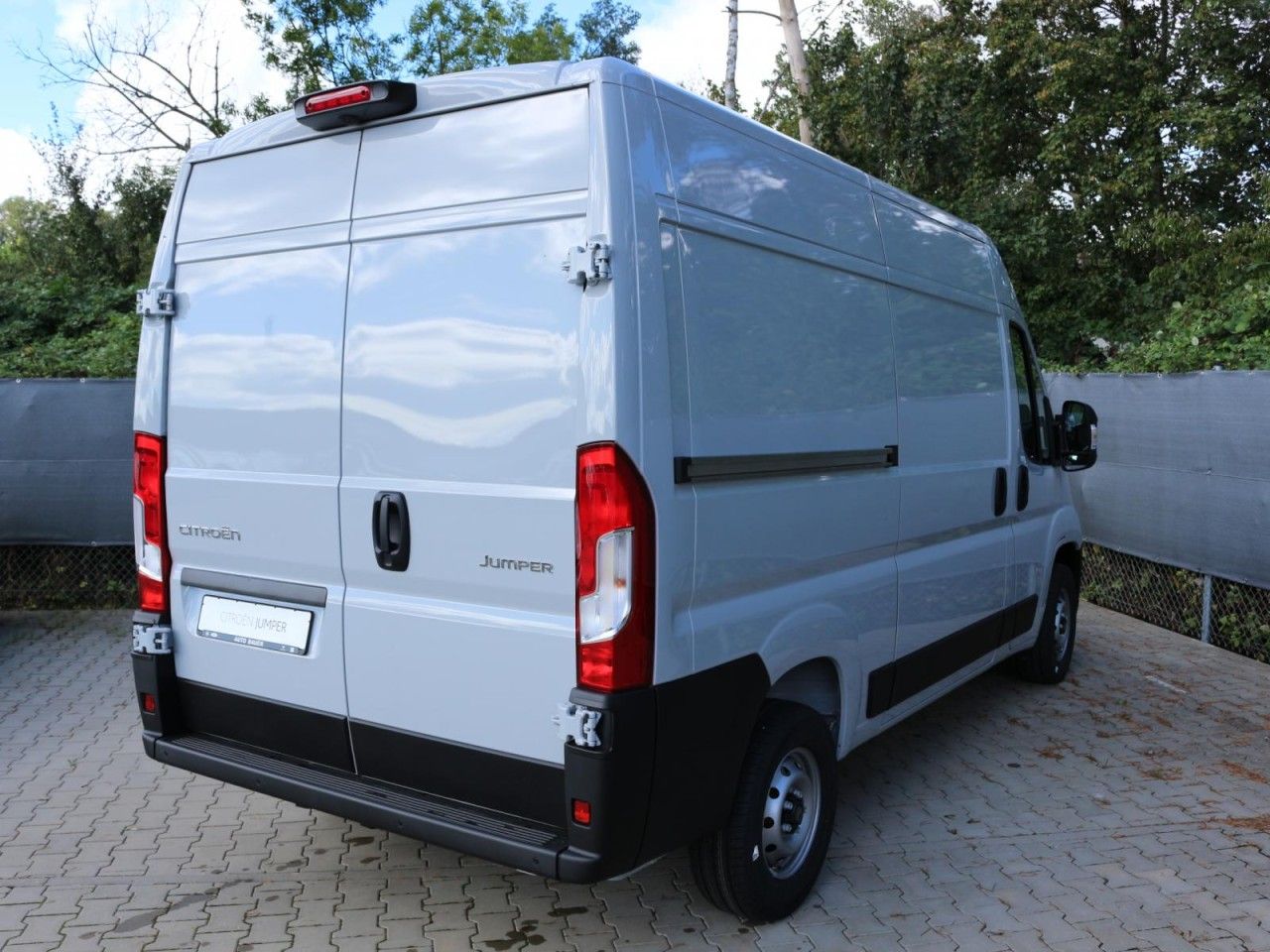 Fahrzeugabbildung Citroën Jumper Kasten Hochraum 33 L2H2 BlueHDi 140
