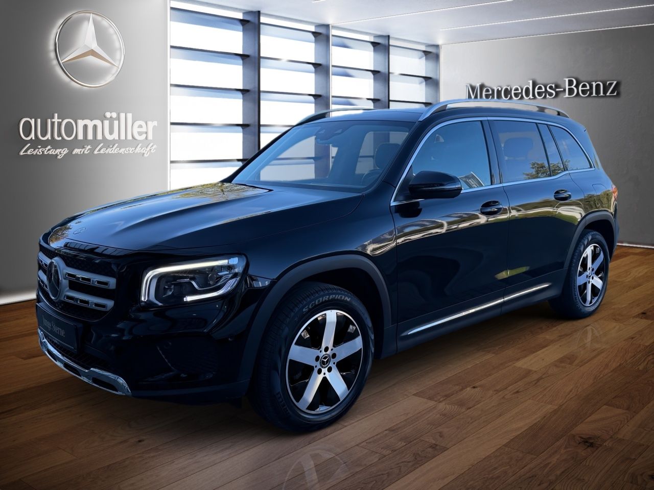 Mercedes-Benz GLB 200 PANO+AHK+STNDHZ+MULTIBEAM+DISTR+LHZ+KAM+