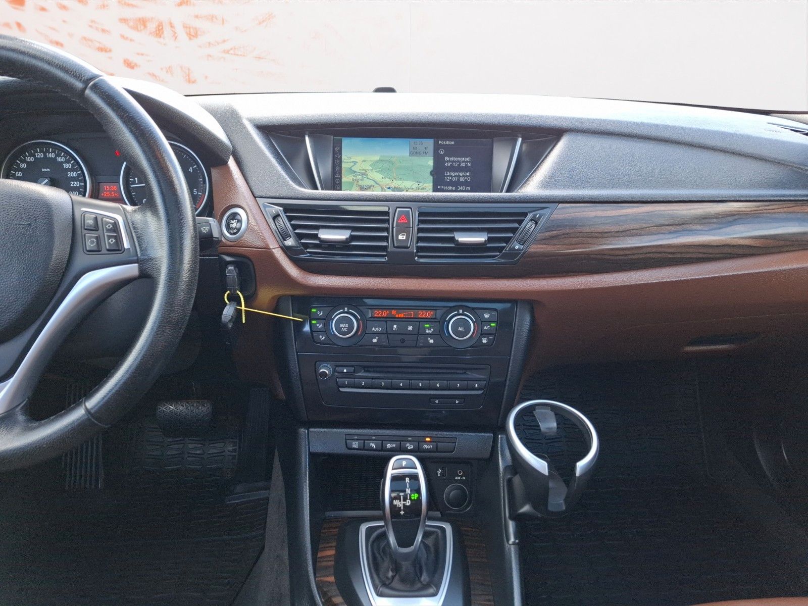 Fahrzeugabbildung BMW X1 xDrive 20 d ! LEDER ! NAVI ! KAMERA ! PANO !