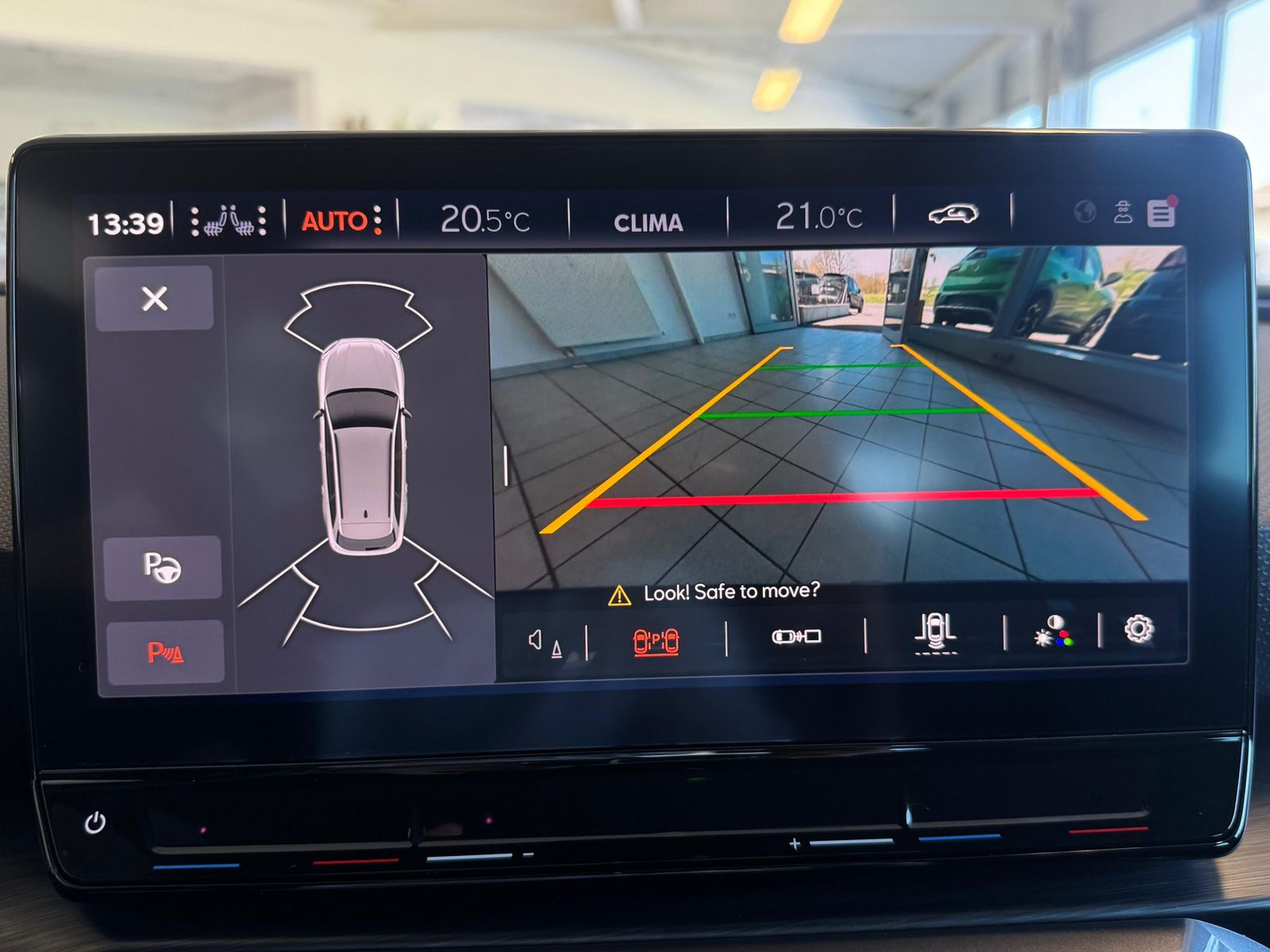 Fahrzeugabbildung CUPRA Leon 1.5eTSI DSG Matrix Cam Vision+ el. Heck AHK