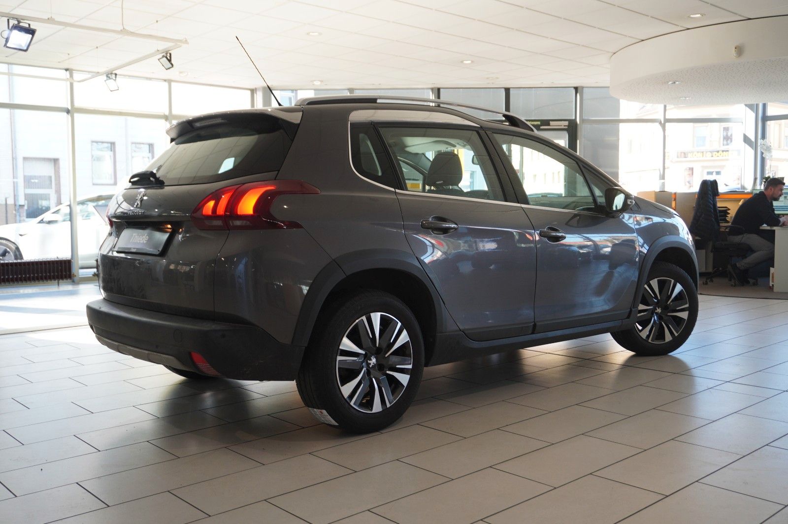 Fahrzeugabbildung Peugeot 2008 1.2 ALLURE NAVI/LED/KAMERA/SHZ/SPORT/TEMP.