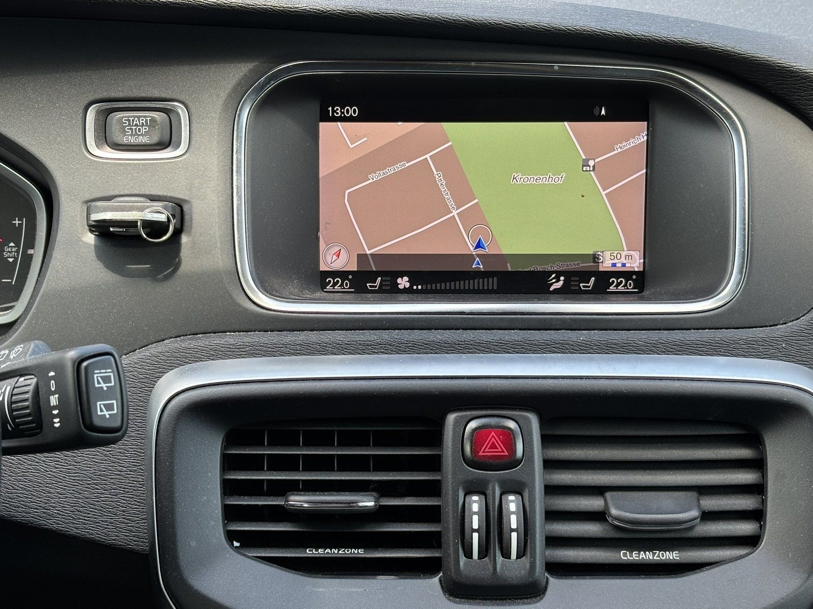 Fahrzeugabbildung Volvo V 40 T2 2.0 R-DESIGN*SHZ VORN/HINTEN*LED*BLUETOO