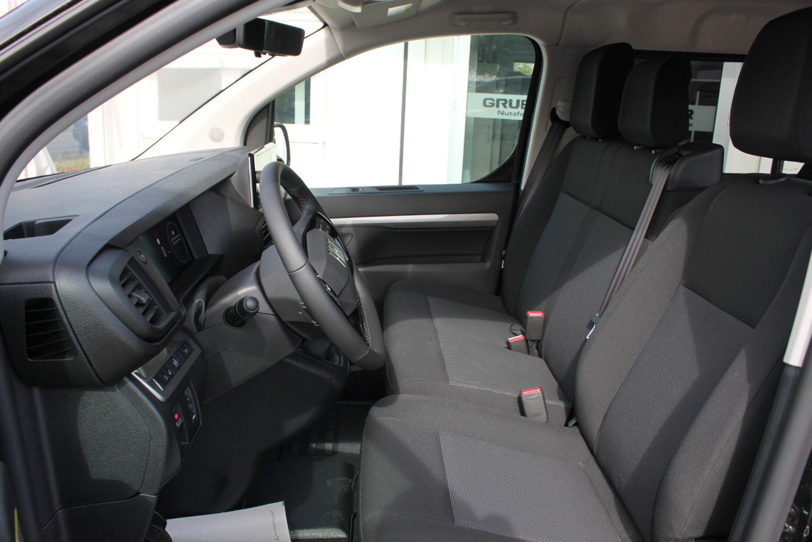 Fahrzeugabbildung Fiat Scudo XL Multicab Webasto/Full-LED 6-Sitzer