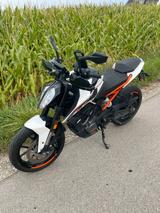 KTM 125 Duke, digit. Cockpit/TÜV-Kettens.-Reifen neu - KTM 125