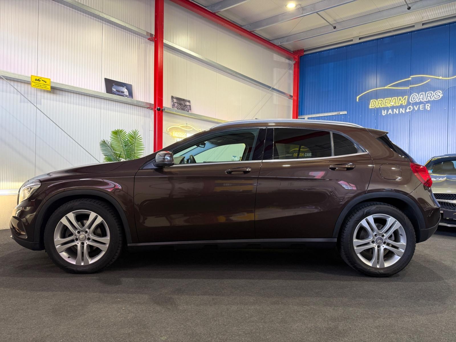 Mercedes-Benz GLA 200 Urban*Bi-Xenon*TEMPOMAT*NAVI*KLIMA*TÜV