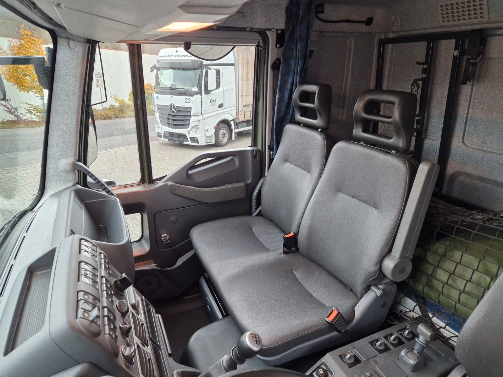 Fahrzeugabbildung Iveco Eurocargo ML100E22WM-BW 4x4 Pritsche L-Haus Bett