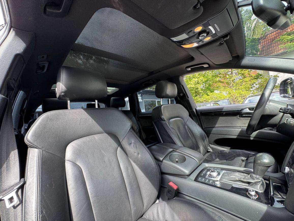AUDI Q7 3.0 TFSI S-LINE QUATTRO-7 places