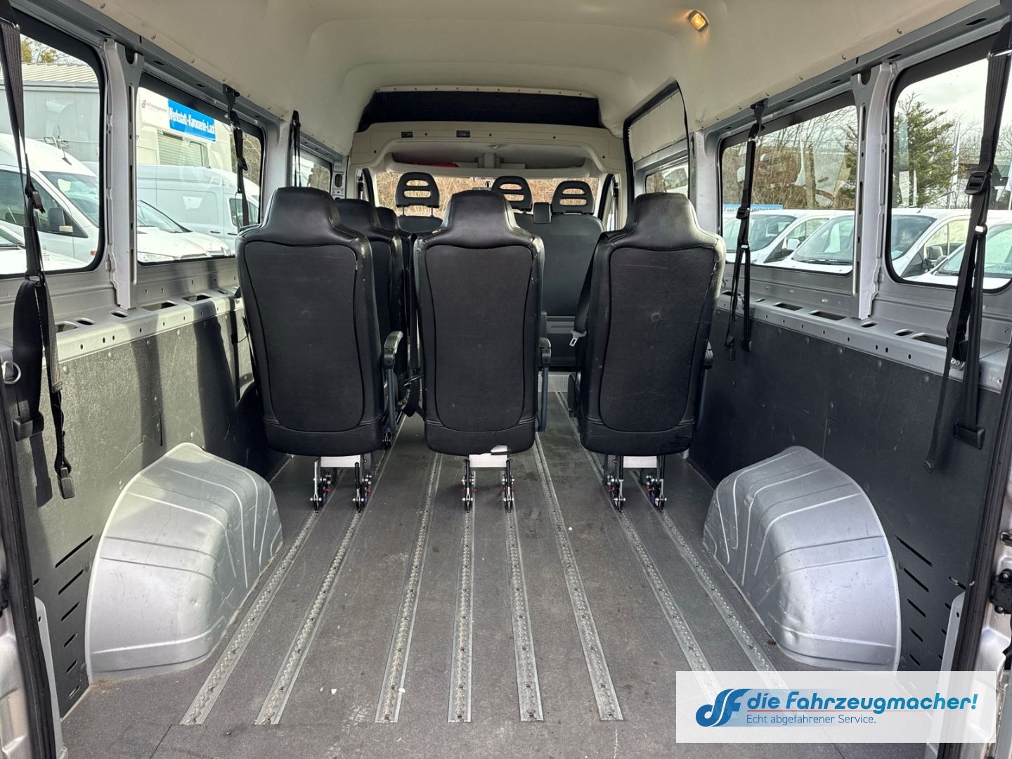 Fahrzeugabbildung Citroën Jumper 30 L3 H2 HDi Klima 9.Sitzer 130 FAP 2.2 *