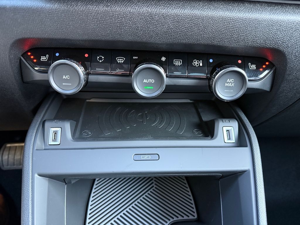 Fahrzeugabbildung Citroën C4 X Hybrid 145 MAX