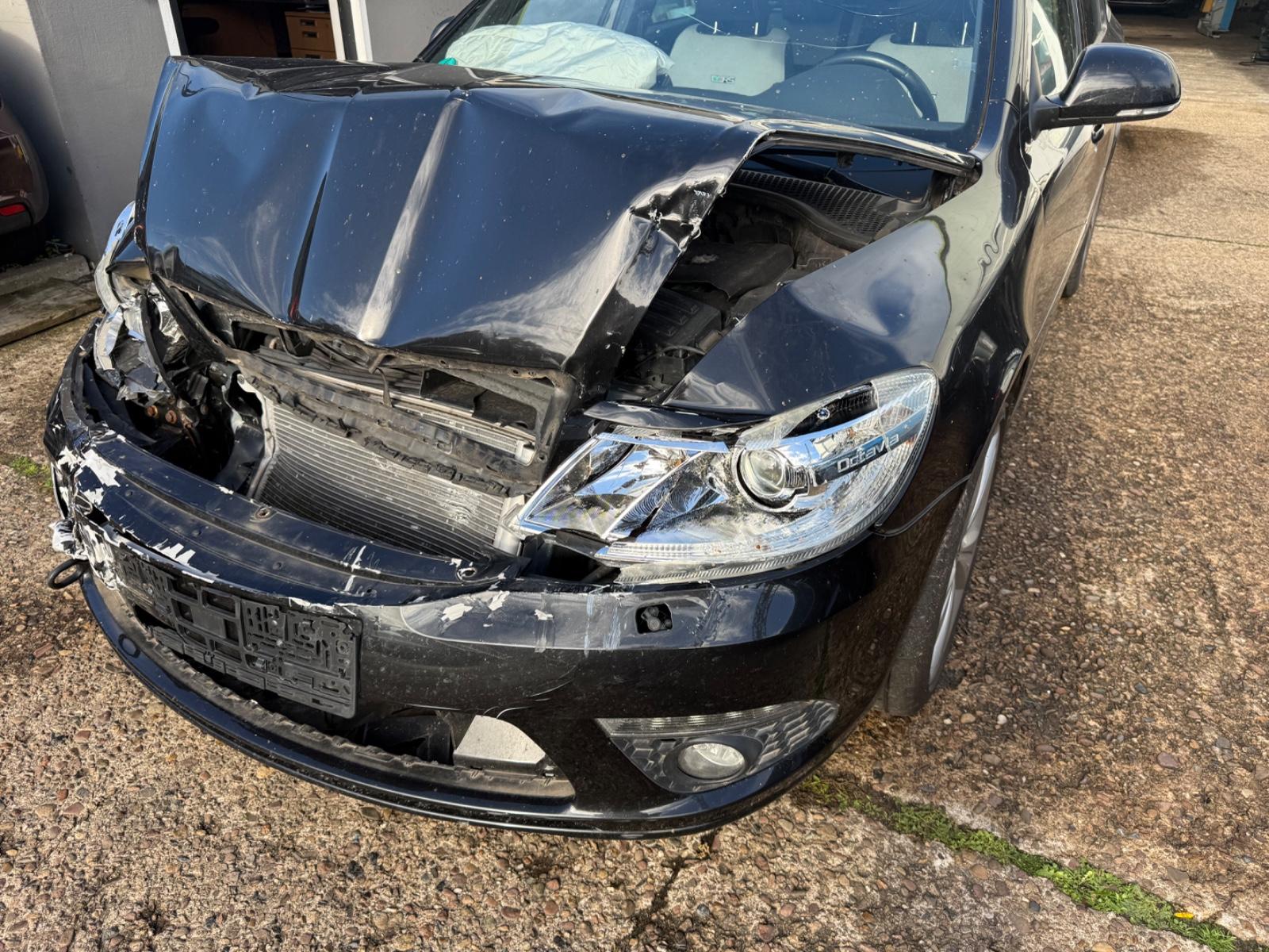 Skoda Octavia 2011 — photo 18