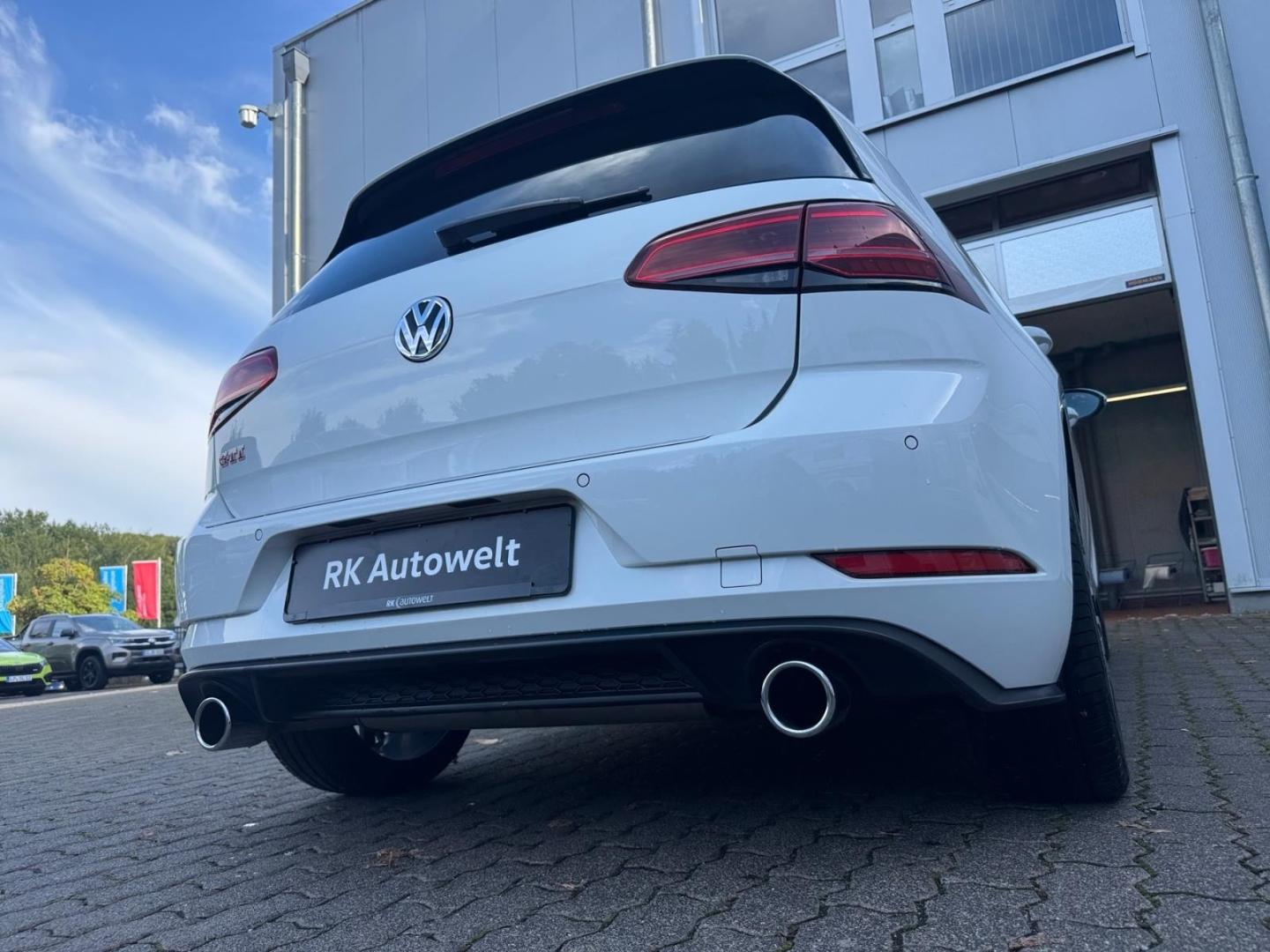 Volkswagen Golf VII GTI Performance 2.0 TSI DSG AHK Navi DC