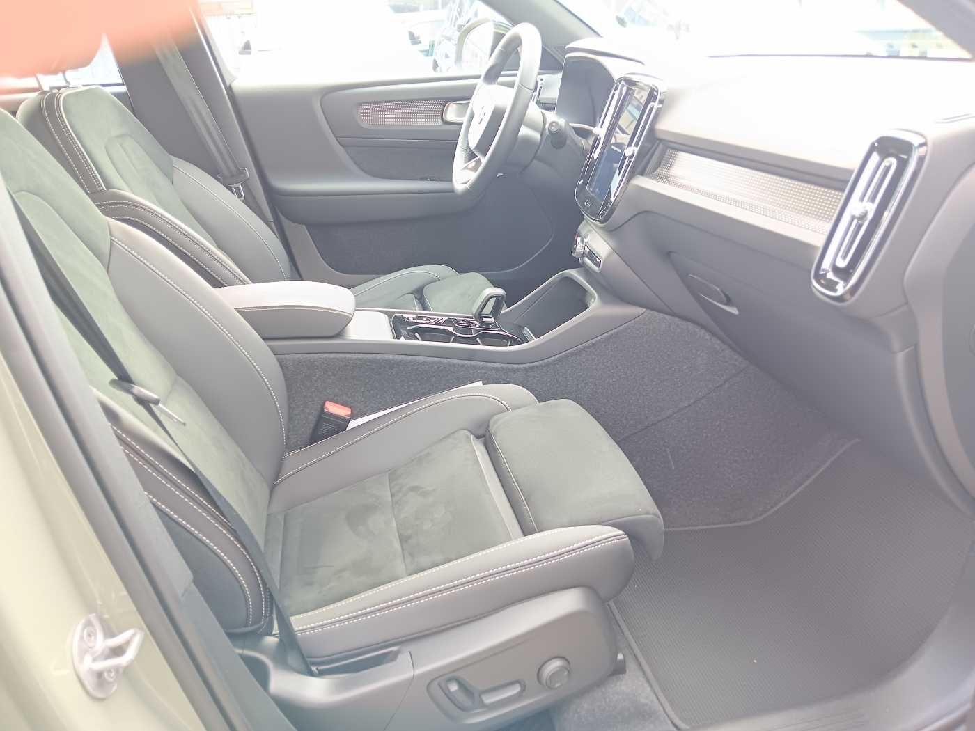 Fahrzeugabbildung Volvo XC40 B4 Automatik Plus Dark '360 Cam, GJR'