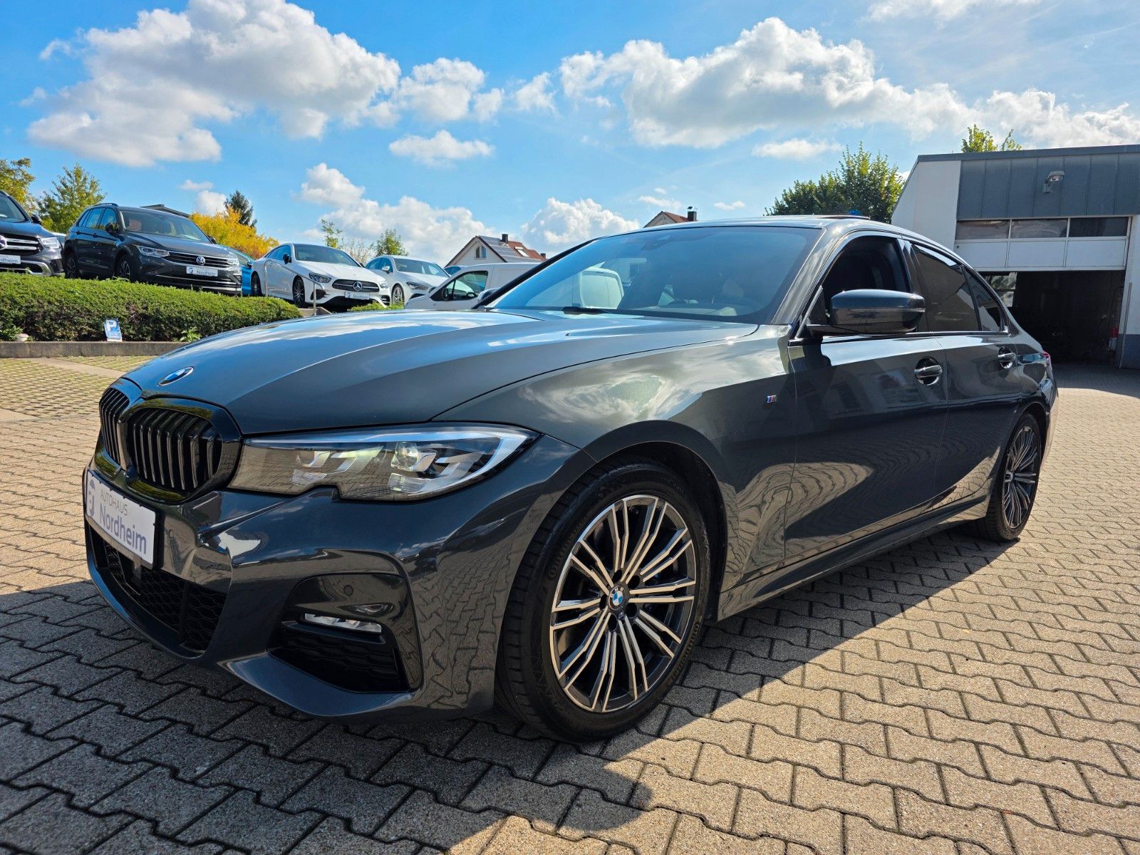 BMW 330 i lim. M Sport Navi LED Schiebedach foto 1