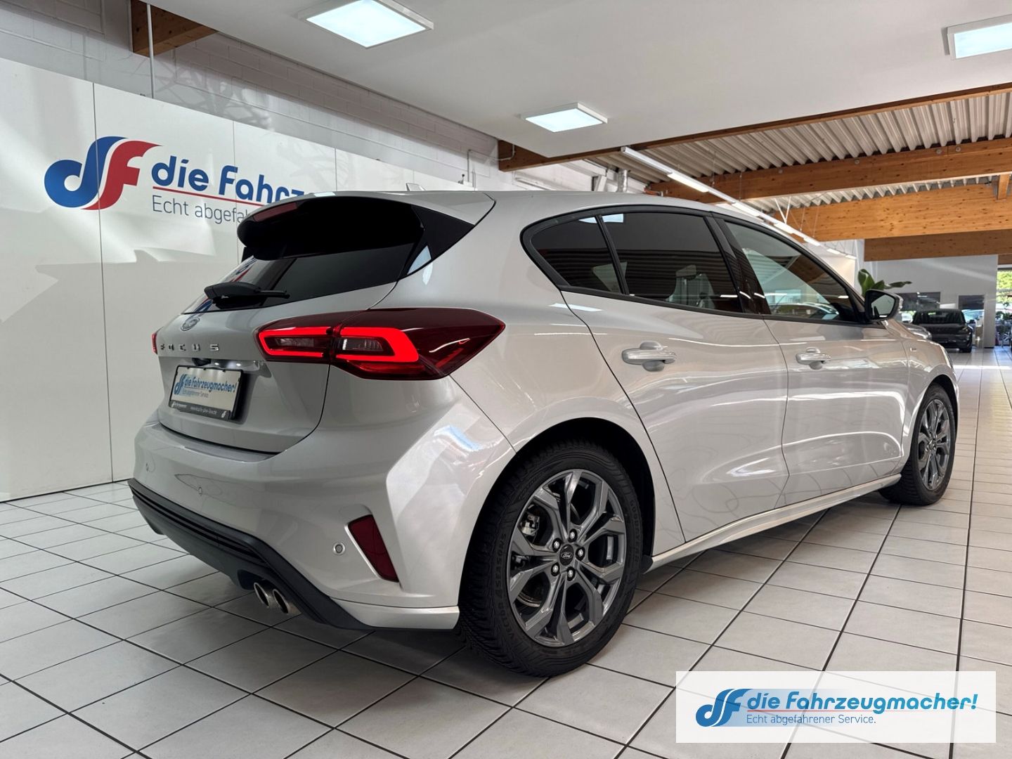 Fahrzeugabbildung Ford Focus ST-Line Navi LED ACC Apple CarPlay Android