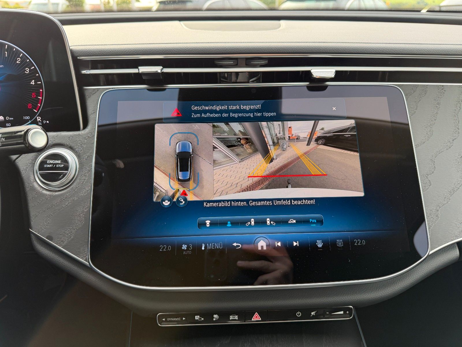 Fahrzeugabbildung Mercedes-Benz E 300de Avantgarde AHK+Distr+Memory+360+DigitalL