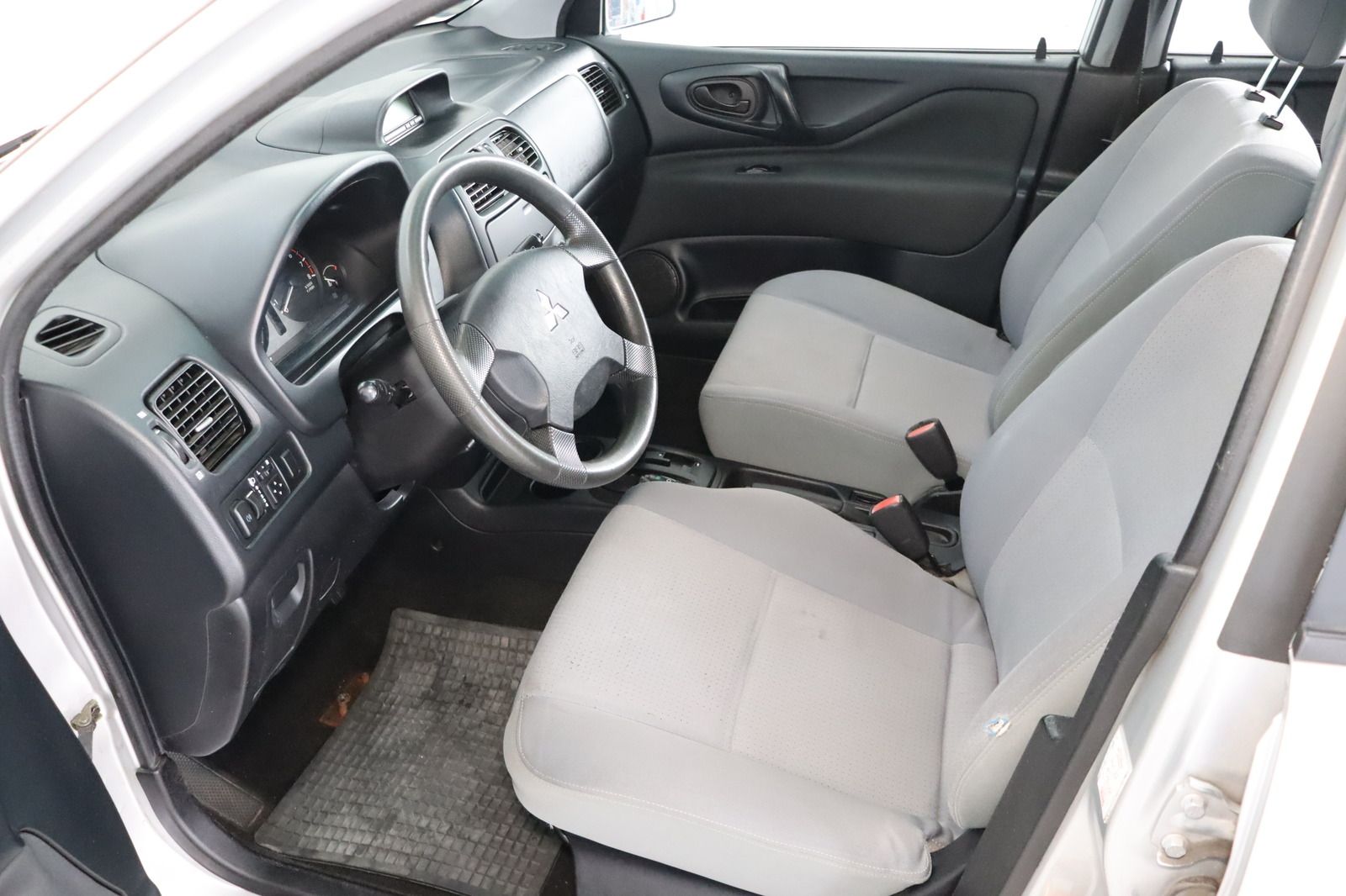 Fahrzeugabbildung Mitsubishi Space Star 1.6 Comfort Automatik HU/AU neu