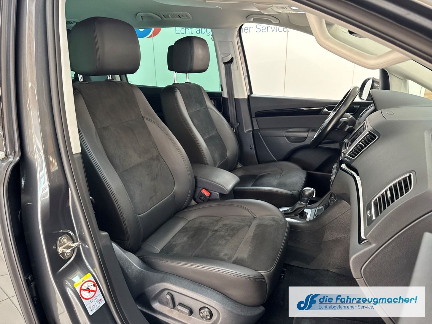 Fahrzeugabbildung Volkswagen Sharan Highline BMT Start-Stopp Sportpaket Stand