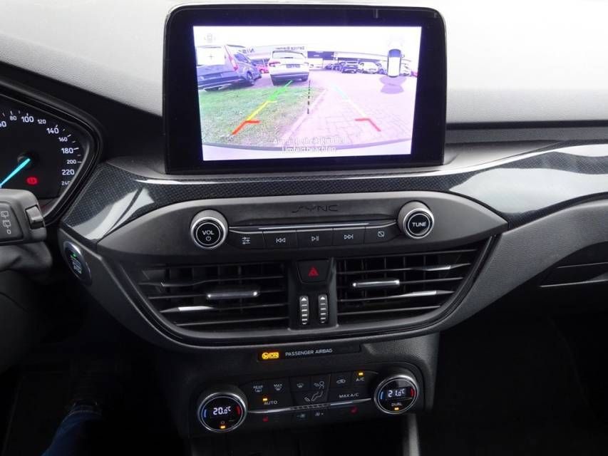 Fahrzeugabbildung Ford Focus 1,5 EcoBoost ST-Line Navi AHK