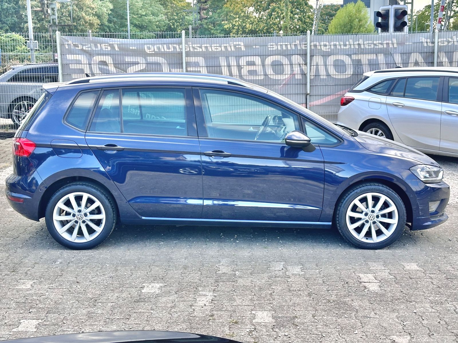 Fahrzeugabbildung Volkswagen GOLF SPORTSVAN 2.0 TDI*AHK+ACC+DSG+LED*