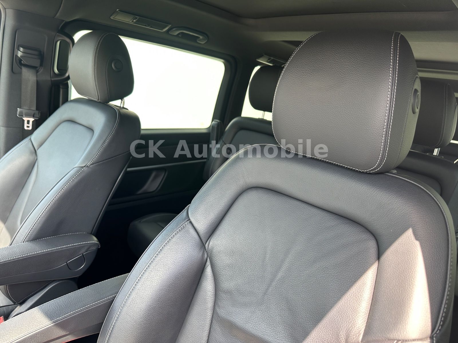 Fahrzeugabbildung Mercedes-Benz V 300d 4 Matic AVANTGARDE AMG-Line/6 Sitze/Pano