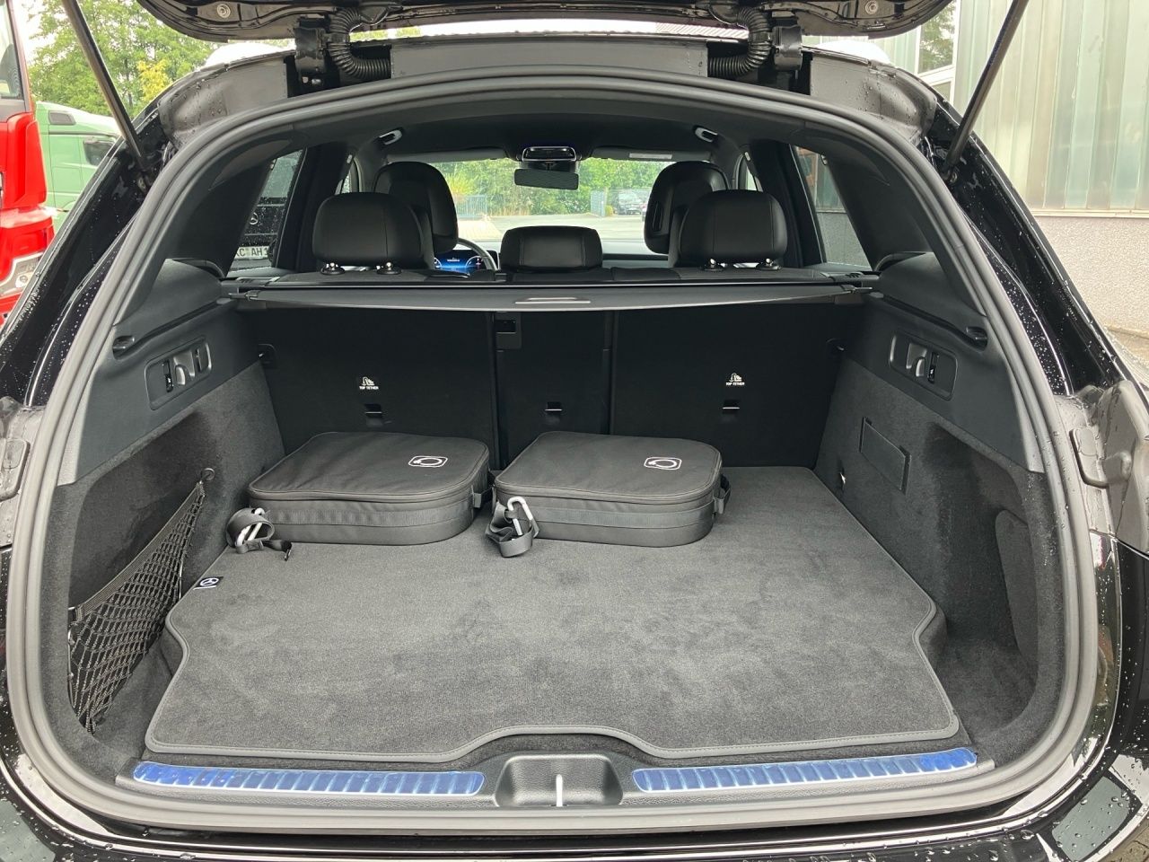 Fahrzeugabbildung Mercedes-Benz GLC 300 de 4M AVANTG+AHK+DISTR+SOUND+LHZ+MEMO+++