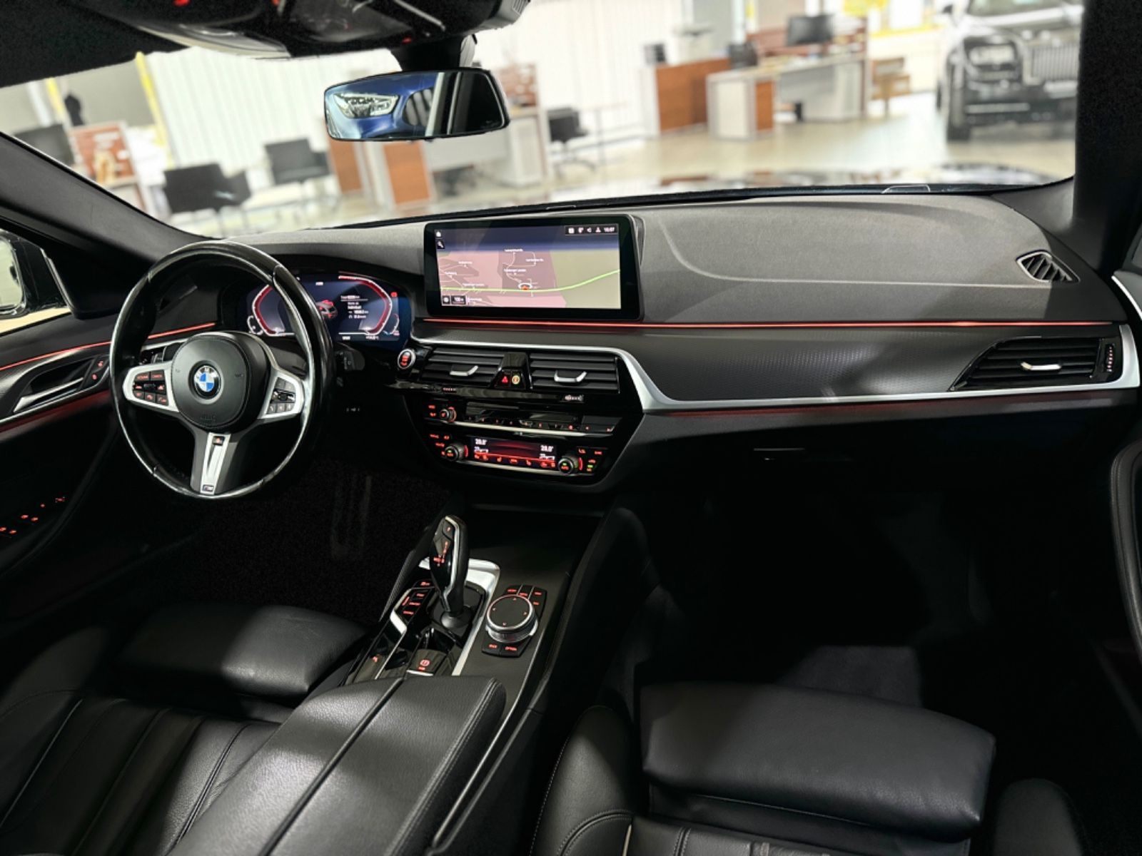 Fahrzeugabbildung BMW 520d M Sport Kamera HiFi DAB DisplayKey Komfort