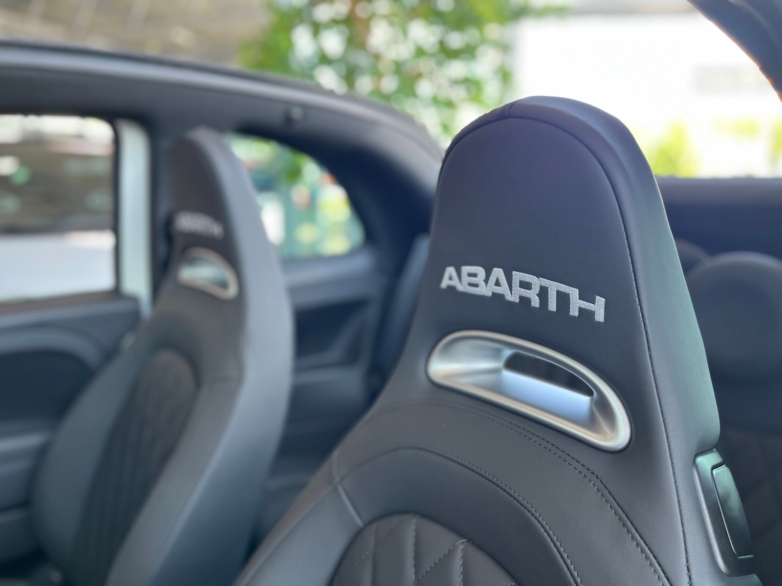Fahrzeugabbildung Abarth 695C Turismo  LEDER NAV DAB PDC