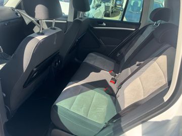Volkswagen Tiguan - 9