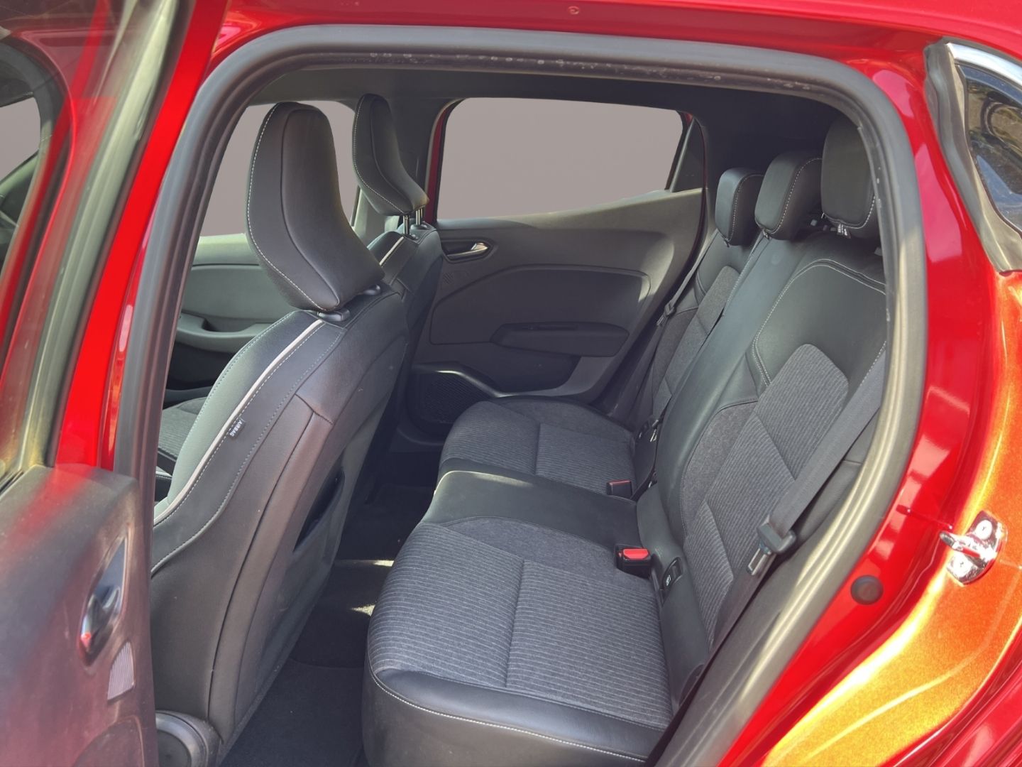 Fahrzeugabbildung Renault Clio V Intens 1.0 TCe 90 EU6d Navi Digitales Coc