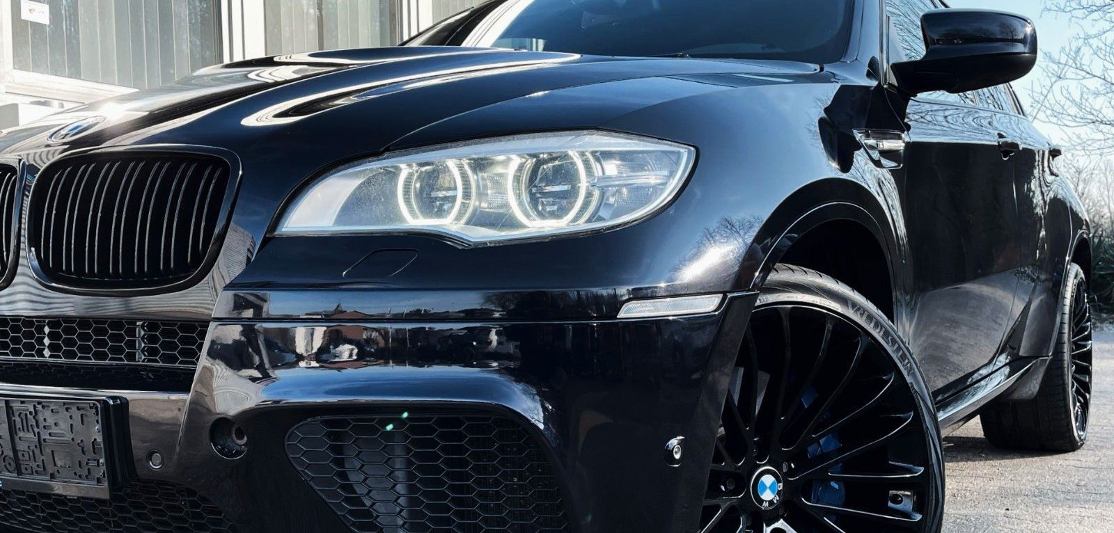 Fahrzeugabbildung BMW X6 M LEDER HUD 360° SOFT-CL NAVI-PRO ALU 22" LED