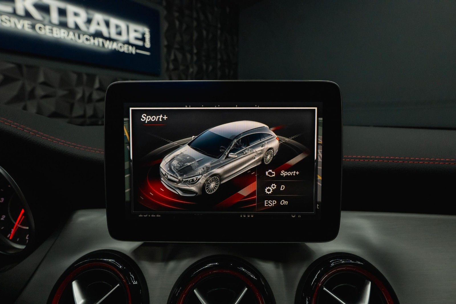 Fahrzeugabbildung Mercedes-Benz CLA 45 AMG 4Matic Performance Night *Pano*LED*