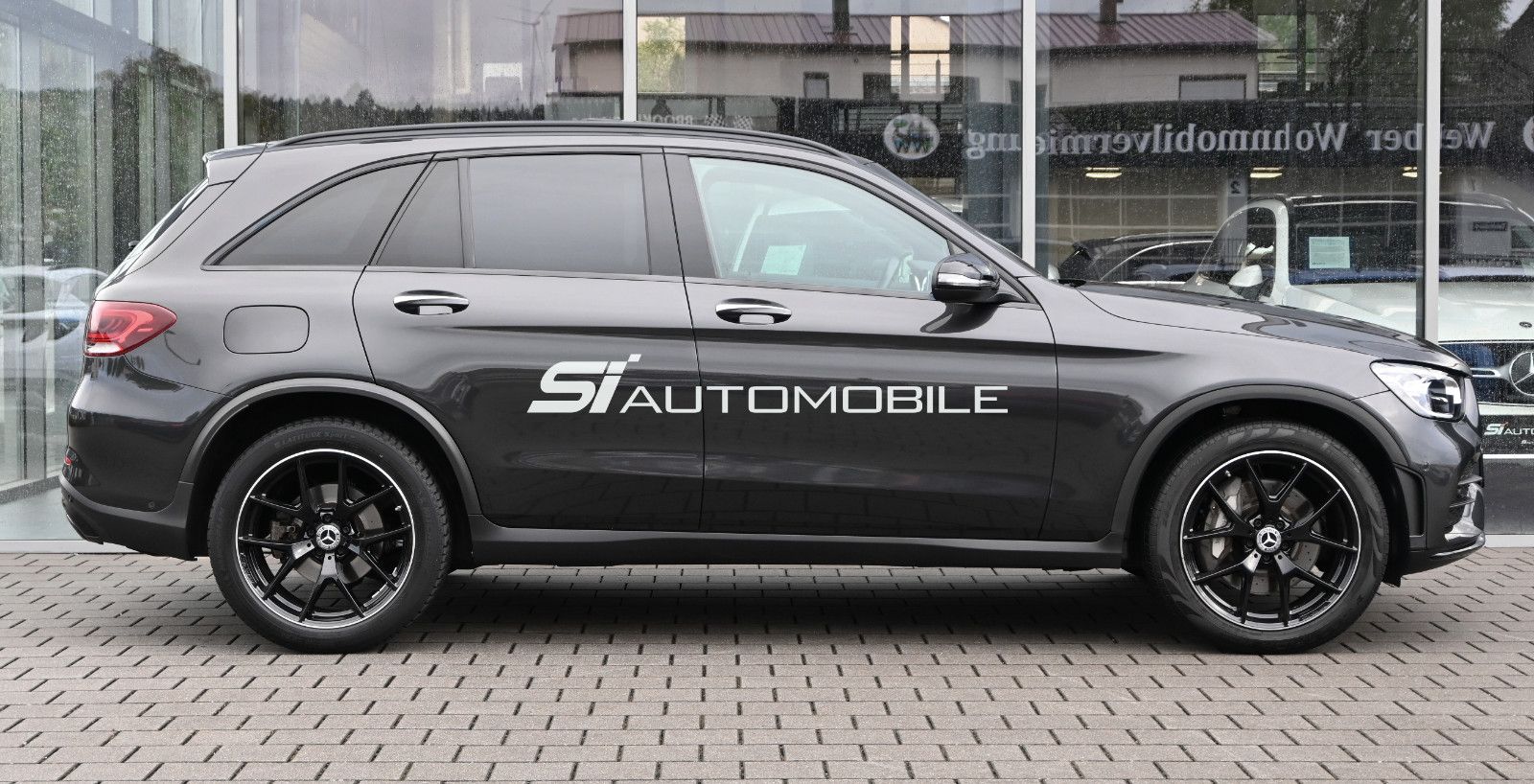 Fahrzeugabbildung Mercedes-Benz GLC 300 d 4MAT AMG Line Plus °Night°AHK°HUD°PANO