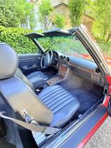 Mercedes-Benz SL 560 - rote Mercedes-Benz SL 560