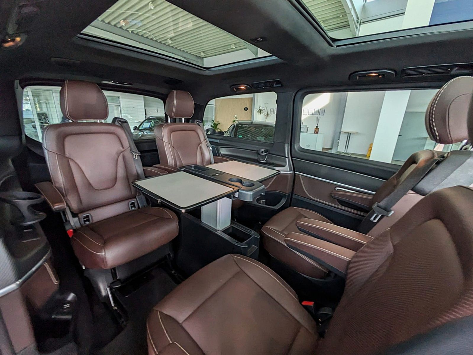 Fahrzeugabbildung Mercedes-Benz V 250d AMG 4M LANG 6 SITZE VIP SHUTTLE MEGAVOLL!