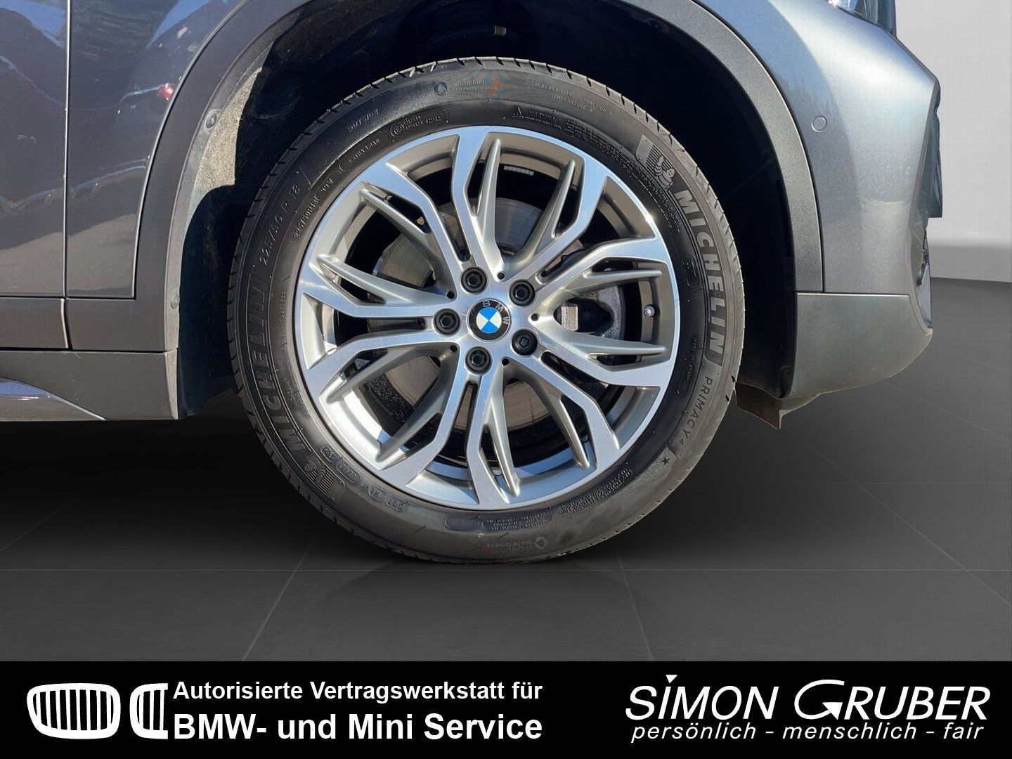 Fahrzeugabbildung BMW X1 xDrive20d Sport Line Navi+ HUD LED Kamera AHK
