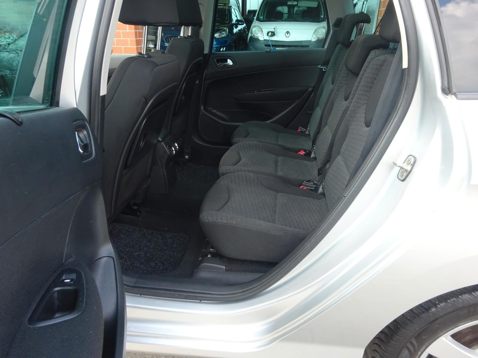 Peugeot 308 2011 — photo 12
