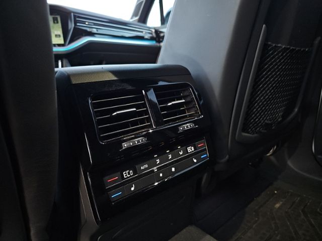 Fahrzeugabbildung Volkswagen Touareg 3.0 V6 TDI 4M R-Line AHK AREA-VIEW NACHT