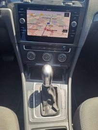 Volkswagen Golf - 11