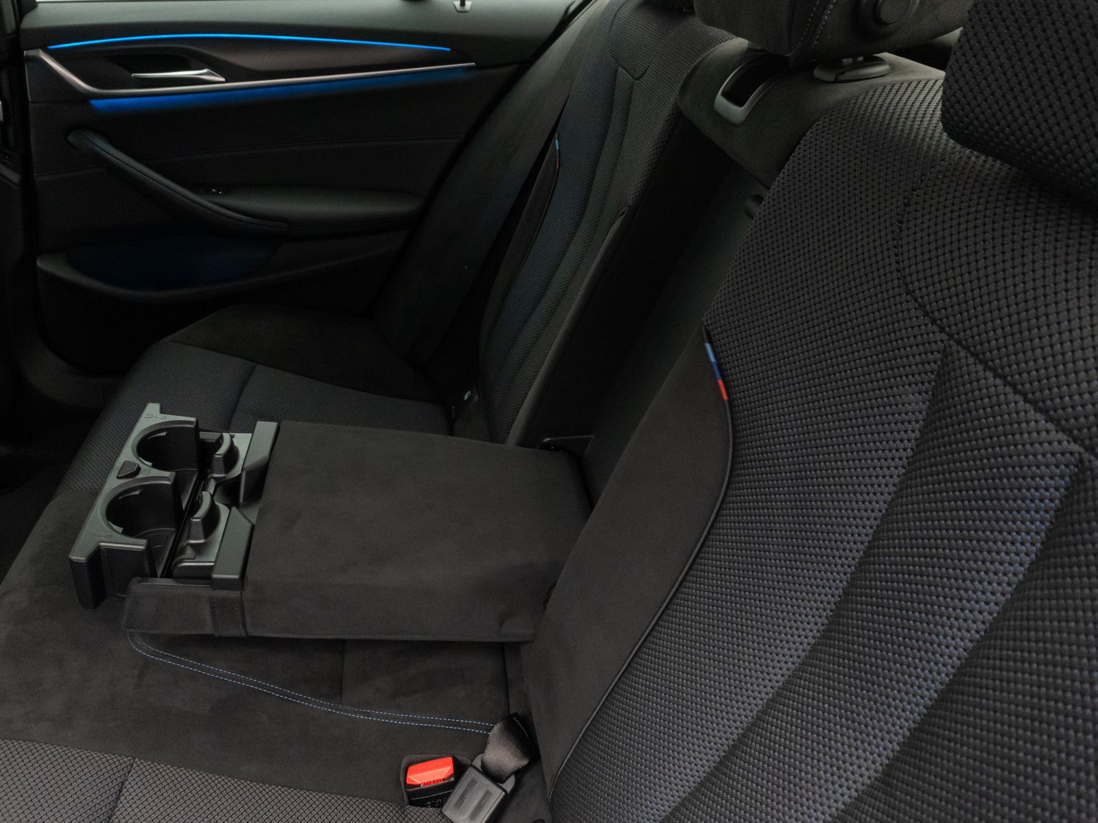 Fahrzeugabbildung BMW 520e M Sport Kamera Laser HUD DAB HiFi Komfort