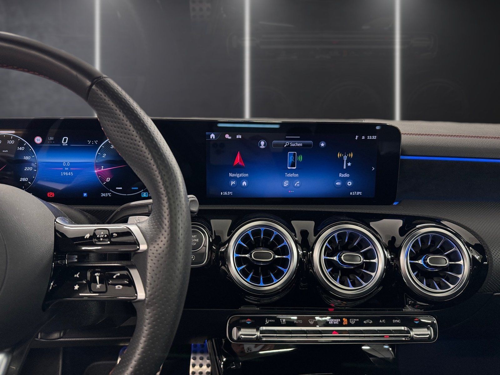 Fahrzeugabbildung Mercedes-Benz CLA 200 AMG Prem Plus*Pano*HUD*360*Totwink*Memo*